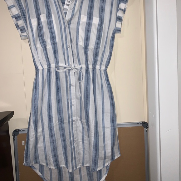 Blue and white dress. - Picture 2 of 3